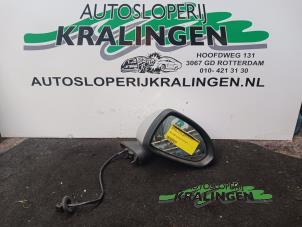 Gebruikte Spiegel Buiten rechts Opel Corsa D 1.4 16V Twinport Prijs € 50,00 Margeregeling aangeboden door Autosloperij Kralingen B.V.