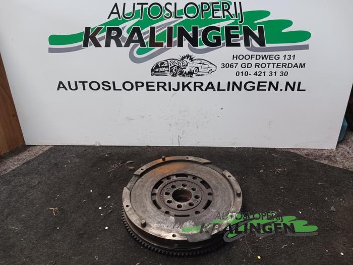 Gebruikte Vliegwiel dubbele massa BMW 5 serie (E39) 520i 24V Prijs € 200,00 Margeregeling aangeboden door Autosloperij Kralingen B.V.