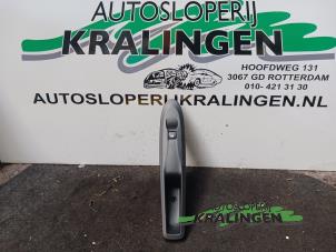 Gebruikte Elektrisch Raam Schakelaar Citroen DS3 (SA) 1.2 12V PureTech 82 Prijs € 9,99 Margeregeling aangeboden door Autosloperij Kralingen B.V.