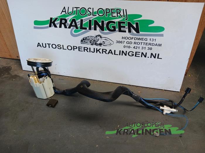 Gebruikte Tank element Pomp Mercedes E (W211) 3.0 E-280 CDI 24V Prijs € 59,99 Margeregeling aangeboden door Autosloperij Kralingen B.V.