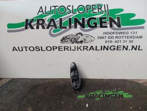 Gebruikte Ruit schakelaar elektrisch Mercedes E (W211) 3.0 E-280 CDI 24V Prijs € 24,99 Margeregeling aangeboden door Autosloperij Kralingen B.V.