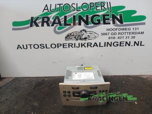 Gebruikte Radio CD Speler Opel Corsa D 1.4 16V Twinport Prijs € 50,00 Margeregeling aangeboden door Autosloperij Kralingen B.V.