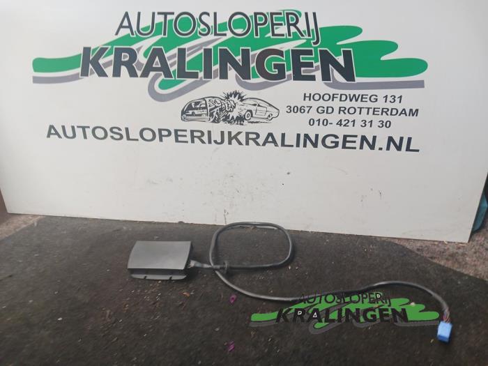 Gebruikte USB module Renault Clio III (BR/CR) 1.2 16V 75 Prijs € 50,00 Margeregeling aangeboden door Autosloperij Kralingen B.V.