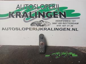 Gebruikte Spiegel Schakelaar Seat Toledo (5P2) 2.0 FSI 16V Prijs € 20,00 Margeregeling aangeboden door Autosloperij Kralingen B.V.
