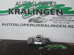 Gebruikte Chaufage Bedieningspaneel Renault Clio III (BR/CR) 1.5 dCi FAP Prijs € 25,00 Margeregeling aangeboden door Autosloperij Kralingen B.V.