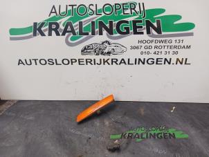 Gebruikte Bumper reflector rechts-achter Volvo V40 (VW) 2.0 16V Prijs € 10,00 Margeregeling aangeboden door Autosloperij Kralingen B.V.