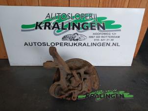 Gebruikte Fusee links-achter Toyota Avensis Wagon (T25/B1E) 2.2 D-4D 16V Prijs € 50,00 Margeregeling aangeboden door Autosloperij Kralingen B.V.