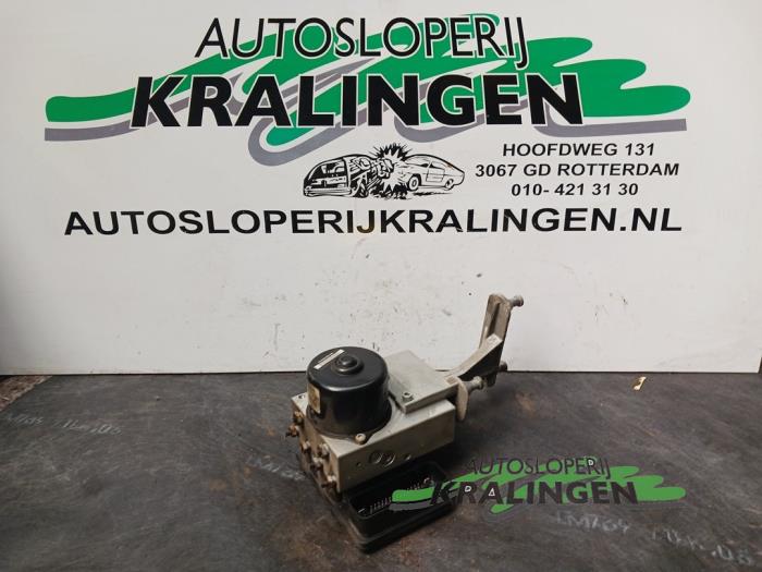 Gebruikte ABS Pomp Mercedes C Combi (S203) 1.8 C-200K 16V Prijs € 14,98 Margeregeling aangeboden door Autosloperij Kralingen B.V.