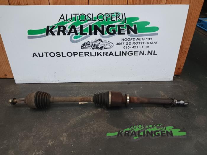 Gebruikte Aandrijfas rechts-voor Renault Clio III (BR/CR) 1.4 16V Prijs € 24,99 Margeregeling aangeboden door Autosloperij Kralingen B.V.