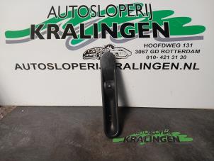 Gebruikte Ruit schakelaar elektrisch Renault Espace (JK) 3.5 V6 24V Grand Espace Prijs € 19,99 Margeregeling aangeboden door Autosloperij Kralingen B.V.