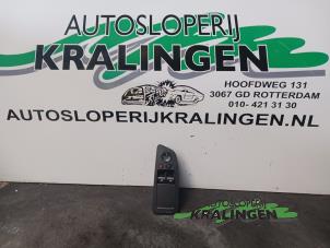 Gebruikte Ruit schakelaar elektrisch BMW 1 serie (E87/87N) 116i 1.6 16V Prijs € 34,99 Margeregeling aangeboden door Autosloperij Kralingen B.V.