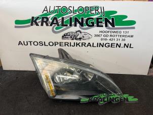 Gebruikte Koplamp rechts Ford Focus 2 1.8 16V Flexifuel Prijs € 24,99 Margeregeling aangeboden door Autosloperij Kralingen B.V.