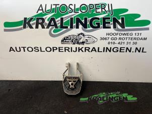 Gebruikte Motorsteun Ford Focus 2 1.8 16V Flexifuel Prijs € 25,00 Margeregeling aangeboden door Autosloperij Kralingen B.V.