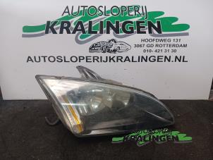 Gebruikte Koplamp rechts Ford Focus 2 1.6 TDCi 16V 110 Prijs € 24,99 Margeregeling aangeboden door Autosloperij Kralingen B.V.