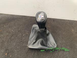 Gebruikte Versnellingspookhoes BMW 1 serie (E87/87N) 116i 1.6 16V Prijs € 25,00 Margeregeling aangeboden door Autosloperij Kralingen B.V.