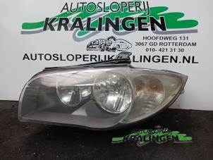 Gebruikte Linker Koplamp BMW 1 serie (E87/87N) 118d 16V Prijs € 75,00 Margeregeling aangeboden door Autosloperij Kralingen B.V.