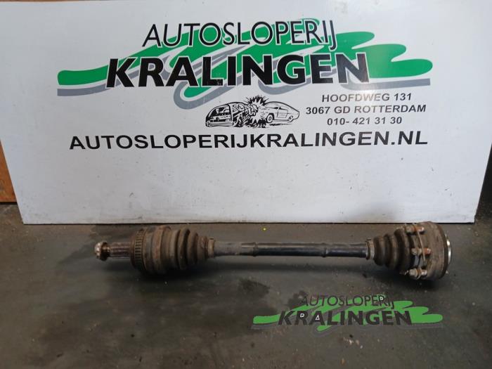Gebruikte Steekas rechts-achter BMW 1 serie (E87/87N) 118d 16V Prijs € 49,99 Margeregeling aangeboden door Autosloperij Kralingen B.V.