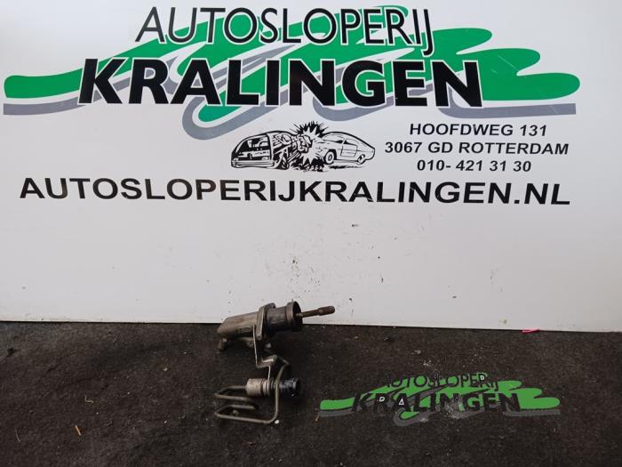 Gebruikte Koppeling Hoofd Cilinder BMW 1 serie (E87/87N) 116i 1.6 16V Prijs € 35,00 Margeregeling aangeboden door Autosloperij Kralingen B.V.