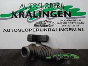 Gebruikte Aanzuigslang Lucht Mitsubishi Space Star (DG) 1.6 16V Prijs € 24,99 Margeregeling aangeboden door Autosloperij Kralingen B.V.