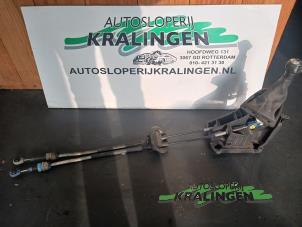 Gebruikte Schakelkabel Versnellingsbak Peugeot 308 (4A/C) 1.6 16V THP 150 Prijs € 50,00 Margeregeling aangeboden door Autosloperij Kralingen B.V.