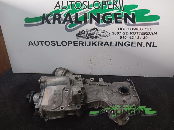 Gebruikte Distributiedeksel Volkswagen Golf Plus (5M1/1KP) 1.6 FSI 16V Prijs € 39,99 Margeregeling aangeboden door Autosloperij Kralingen B.V.