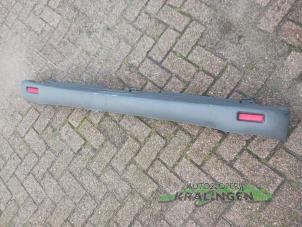 Gebruikte Bumper achter Renault Trafic New (FL) 1.9 dCi 100 16V Prijs € 100,00 Margeregeling aangeboden door Autosloperij Kralingen B.V.