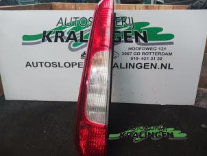 Gebruikte Achterlicht links Ford Focus C-Max 1.8 16V Prijs € 25,00 Margeregeling aangeboden door Autosloperij Kralingen B.V.