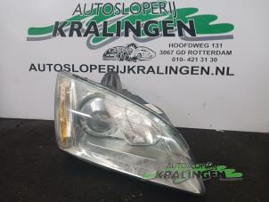 Gebruikte Koplamp rechts Ford Focus 2 2.0 TDCi 16V Prijs € 24,99 Margeregeling aangeboden door Autosloperij Kralingen B.V.