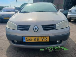 Gebruikte Voorbumper Renault Megane II CC (EM) 1.6 16V Prijs € 100,00 Margeregeling aangeboden door Autosloperij Kralingen B.V.