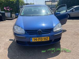 Gebruikte Voorbumper Volkswagen Golf V (1K1) 1.6 FSI 16V Prijs € 99,99 Margeregeling aangeboden door Autosloperij Kralingen B.V.