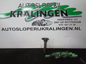 Gebruikte Pen Bobine Mitsubishi Colt (CJ) 1.3 16V Prijs € 9,99 Margeregeling aangeboden door Autosloperij Kralingen B.V.