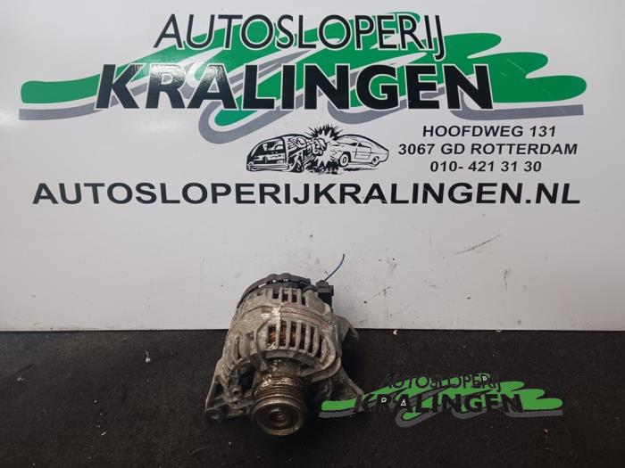 Gebruikte Dynamo Volkswagen Passat Variant (3B6) 2.0 Prijs € 50,00 Margeregeling aangeboden door Autosloperij Kralingen B.V.