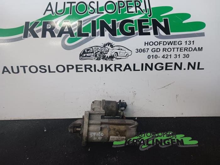 Startmotor van een Fiat Stilo (192A/B) 2.4 20V Abarth 3-Drs. 2002