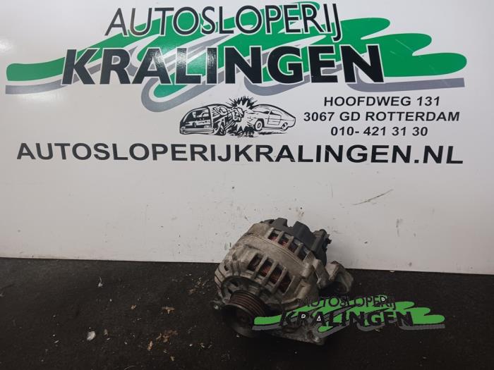Gebruikte Dynamo Volkswagen Passat Variant (3B6) 2.0 Prijs € 24,99 Margeregeling aangeboden door Autosloperij Kralingen B.V.