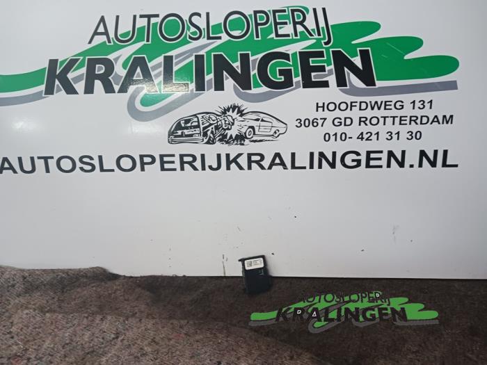 Gebruikte Gier sensor Volkswagen Caddy III (2KA,2KH,2CA,2CH) 2.0 SDI Prijs € 9,99 Margeregeling aangeboden door Autosloperij Kralingen B.V.