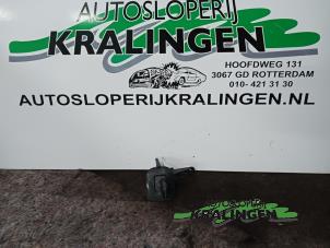 Gebruikte Schakelaar achterklep Renault Clio II (BB/CB) 1.2 Prijs € 50,00 Margeregeling aangeboden door Autosloperij Kralingen B.V.