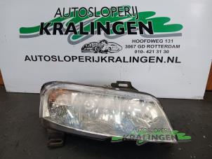 Gebruikte Rechter Koplamp Fiat Stilo (192A/B) 1.6 16V 5-Drs. Prijs € 40,00 Margeregeling aangeboden door Autosloperij Kralingen B.V.