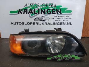 Gebruikte Rechter Koplamp BMW X5 (E53) 3.0 24V Prijs € 200,00 Margeregeling aangeboden door Autosloperij Kralingen B.V.