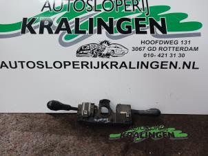 Gebruikte Pinker Schakelaar Renault Twingo (C06) 1.2 Prijs € 29,99 Margeregeling aangeboden door Autosloperij Kralingen B.V.