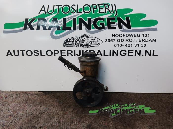Gebruikte Pomp Servo Toyota Yaris (P1) 1.0 16V VVT-i Prijs € 50,00 Margeregeling aangeboden door Autosloperij Kralingen B.V.