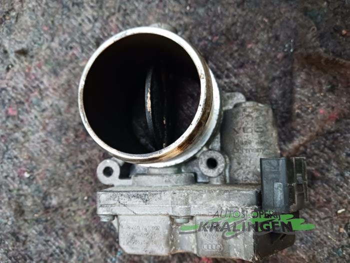 Gasklephuis van een Audi A6 (C6) 3.0 TDI V6 24V Quattro 2004