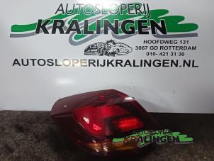 Gebruikte Achterlicht links Opel Astra J (PC6/PD6/PE6/PF6) 1.7 CDTi 16V 125 Prijs € 35,00 Margeregeling aangeboden door Autosloperij Kralingen B.V.