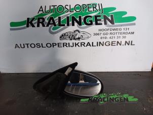 Gebruikte Spiegel Buiten rechts Nissan Almera (N16) 1.5 16V Prijs € 35,00 Margeregeling aangeboden door Autosloperij Kralingen B.V.