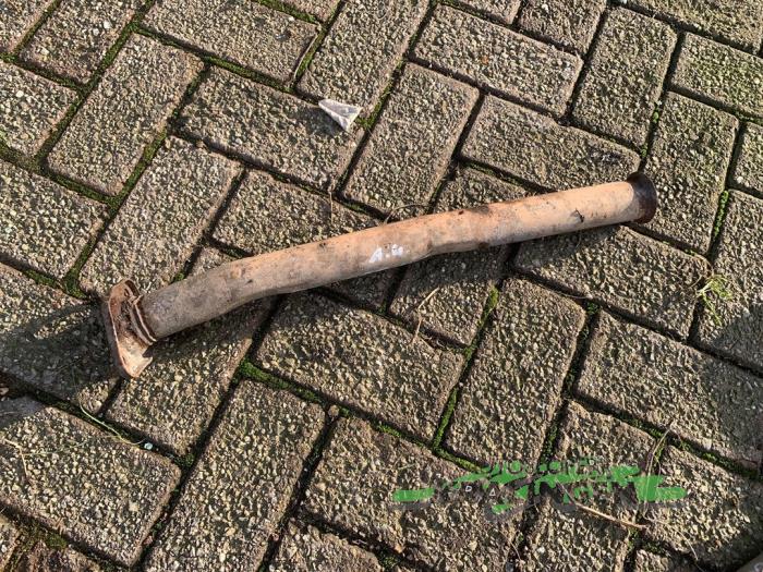Gebruikte Uitlaat Tussenpijp Peugeot 206 (2A/C/H/J/S) 1.4 XR,XS,XT,Gentry Prijs € 25,00 Margeregeling aangeboden door Autosloperij Kralingen B.V.