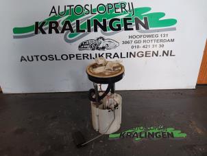 Gebruikte Benzinepomp Nissan Almera (N16) 1.5 16V Prijs € 50,00 Margeregeling aangeboden door Autosloperij Kralingen B.V.