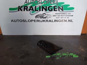 Gebruikte Ruit schakelaar elektrisch Nissan Almera (N16) 1.5 16V Prijs € 35,00 Margeregeling aangeboden door Autosloperij Kralingen B.V.