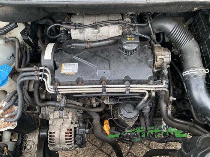 Kleppendeksel van een Volkswagen Caddy III (2KA,2KH,2CA,2CH) 2.0 SDI 2004