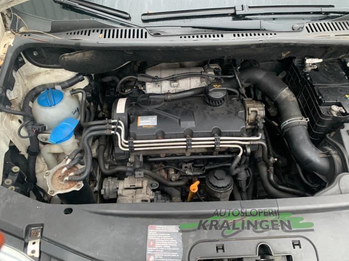 Kleppendeksel van een Volkswagen Caddy III (2KA,2KH,2CA,2CH) 2.0 SDI 2004