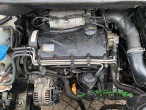 Kleppendeksel van een Volkswagen Caddy III (2KA,2KH,2CA,2CH) 2.0 SDI 2004