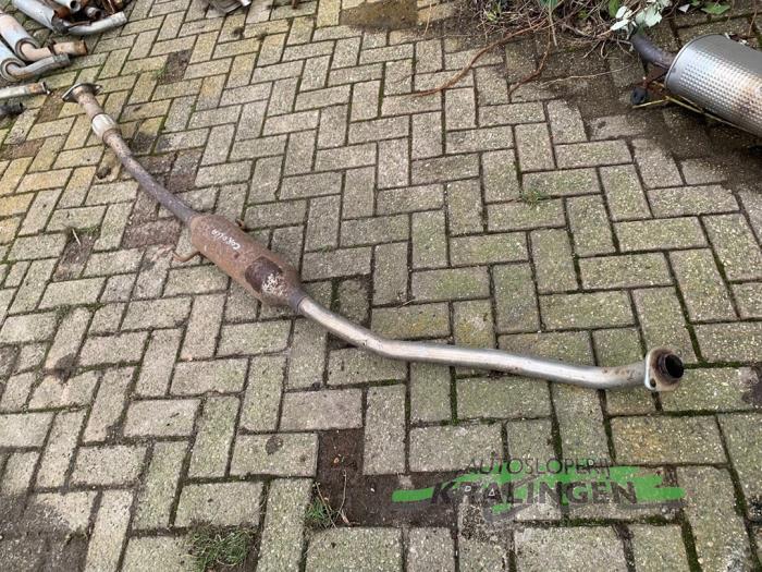 Uitlaat Middendemper van een Toyota Corolla (E12) 2.0 D-4D 16V 90 2004